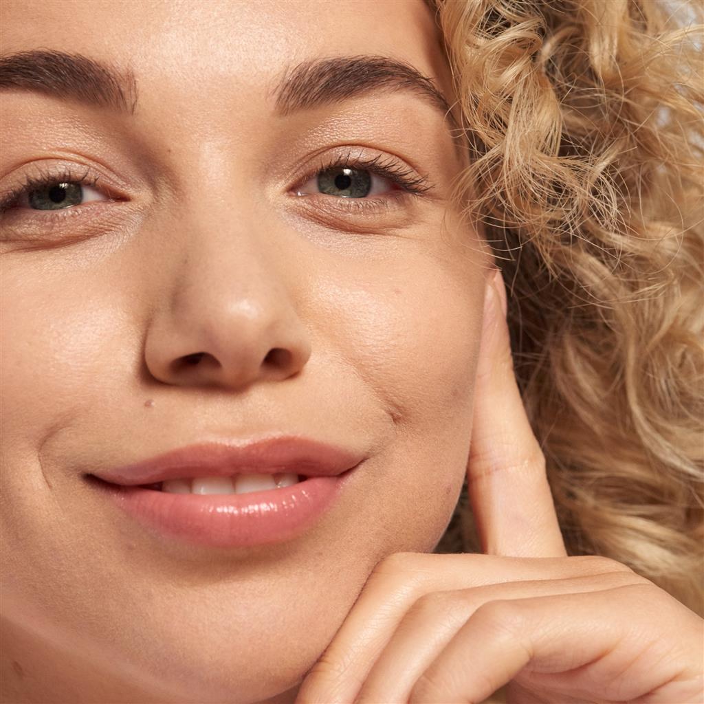 Erreiche eine makellose Haut: Ein Leitfaden für die Foundations und Primer von Zoeva für jeden Hauttyp