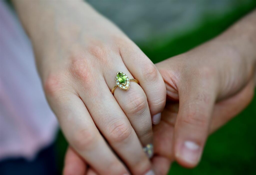 Choosing the Perfect Gemstone: A Guide to Angara’s Customization for Every Occasion