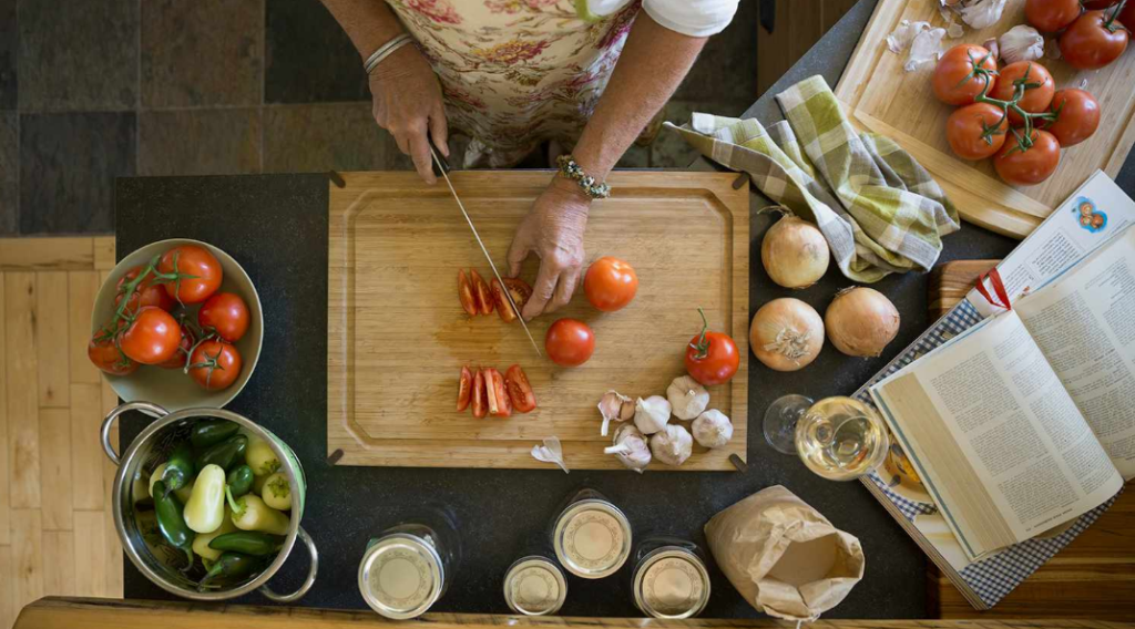 SimplyCook vs. Traditional Meal Kits: Which Offers Better Value for Busy Cooks