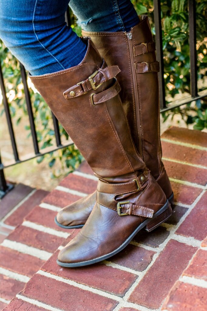 vFor over seven decades, Hunter’s Original Wellington Boot has stood as a symbol of quality, durability, and iconic design. First introduced in 1956, this waterproof footwear quickly became more than just a practical necessity for the outdoors—it grew into a cultural icon, celebrated for its perfect fusion of style and function. Whether worn on muddy farm tracks or fashionable city streets, the Original Wellington Boot remains as relevant today as it was when it first debuted, celebrating 70 years of exceptional craftsmanship and innovative design.