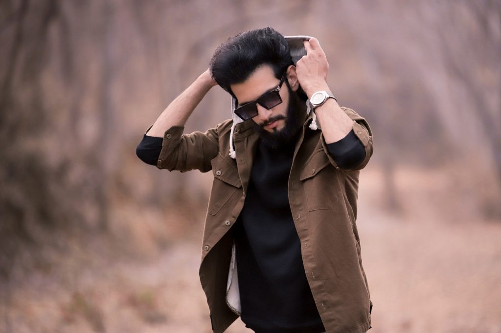 Nel cuore dell'Italia, dove la creatività scorre per le strade come un ritmo inespresso, un concept store si distingue ridefinendo non solo il modo in cui facciamo shopping, ma anche il modo in cui viviamo la moda. Metrò è diventato più di un semplice spazio di vendita al dettaglio: è un movimento culturale che unisce il meglio dello streetwear, dell'arte e della musica in un'esperienza immersiva. Sin dalla sua nascita nel 2006, Metrò ha continuamente ampliato i confini della moda, diventando un polo in cui diverse espressioni artistiche convergono per dare forma a uno stile di vita unico.