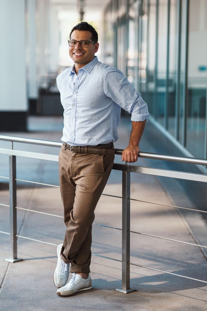 MyCamicia: ridefinire la moda su misura con eleganza personalizzata Nel mondo della moda, dove le tendenze vanno e vengono, una cosa rimane senza tempo: il fascino di un capo su misura perfetto. MyCamicia, un innovativo marchio italiano, sta rivoluzionando il modo in cui percepiamo la moda su misura unendo l'artigianato tradizionale alla tecnologia moderna. Con un'attenzione alla personalizzazione e alla precisione, MyCamicia offre un'esperienza di acquisto unica, consentendo ai clienti di esprimere la propria individualità attraverso camicie su misura che incarnano eleganza, qualità e vestibilità.