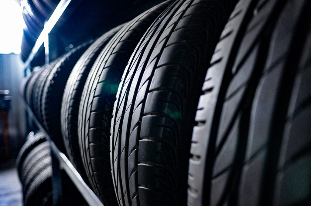 Die Vorteile von Ganzjahresreifen im Vergleich zu Spezialreifen: Einblicke von Reifendirekt.at