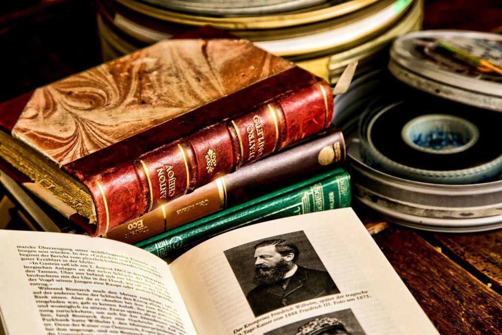 Markt+Technik: Eine Tradition der IT- und Multimedia-Exzellenz Markt+Technik ist seit Jahrzehnten ein Eckpfeiler in der Welt der IT-Literatur, Multimedia und Fachbücher. Mit einer reichen Geschichte, die sich über 40 Jahre erstreckt, hat die deutsche Marke ihren Ruf als Anlaufstelle für Fachleute, Studenten und Enthusiasten gefestigt. Von Computerprogrammierung über Bürosoftware, Fotografie bis hin zu Robotik prägt Markt+Technik die Branche weiterhin, indem es hochwertiges Wissen sowohl in gedruckter als auch in digitaler Form bereitstellt.