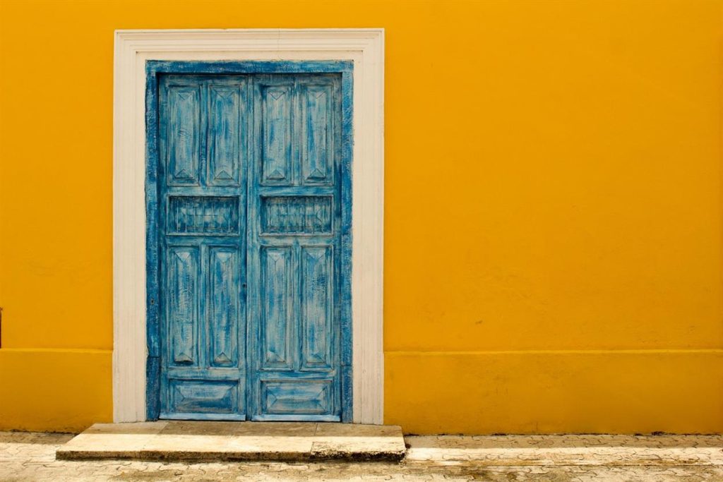 When it comes to home renovations and interior design, every detail counts. At Skirting King, we understand that high-quality skirting and architrave can make a huge difference in transforming a space. With over a decade of expertise in the industry, we offer not just skirting boards, but a complete range of bespoke solutions designed to suit your specific style and needs. Let us take you through what makes Skirting King the trusted choice for homeowners and professionals alike.