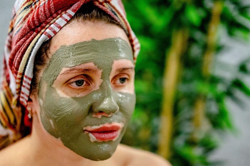 In a world increasingly drawn to holistic health practices, The Ayurveda Experience has carved out a distinctive niche as the leading Ayurvedic platform in North America and Australia. This pioneering brand has successfully bridged the ancient Indian tradition of Ayurveda with contemporary wellness needs, providing a comprehensive range of Ayurvedic skincare products and supplements that cater to a growing demographic seeking natural health solutions.