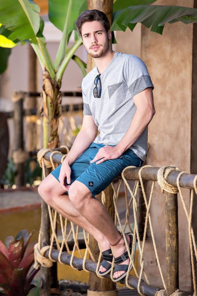 In de bruisende modewereld, waar trends voortdurend evolueren en nieuwe stijlen ontstaan, heeft Wrong Friends zichzelf gevestigd als een pionier. Dit in Nederland gevestigde merk is met succes overgestapt van niche-streetwear naar mainstream herenmode, waarbij het de hedendaagse stijl opnieuw definieert met zijn gedurfde, scherpe ontwerpen en een filosofie die geworteld is in individualiteit en zelfvertrouwen. Dit artikel gaat dieper in op de reis van Wrong Friends en hoe het een belangrijke invloed is geworden in de wereld van de herenmode.