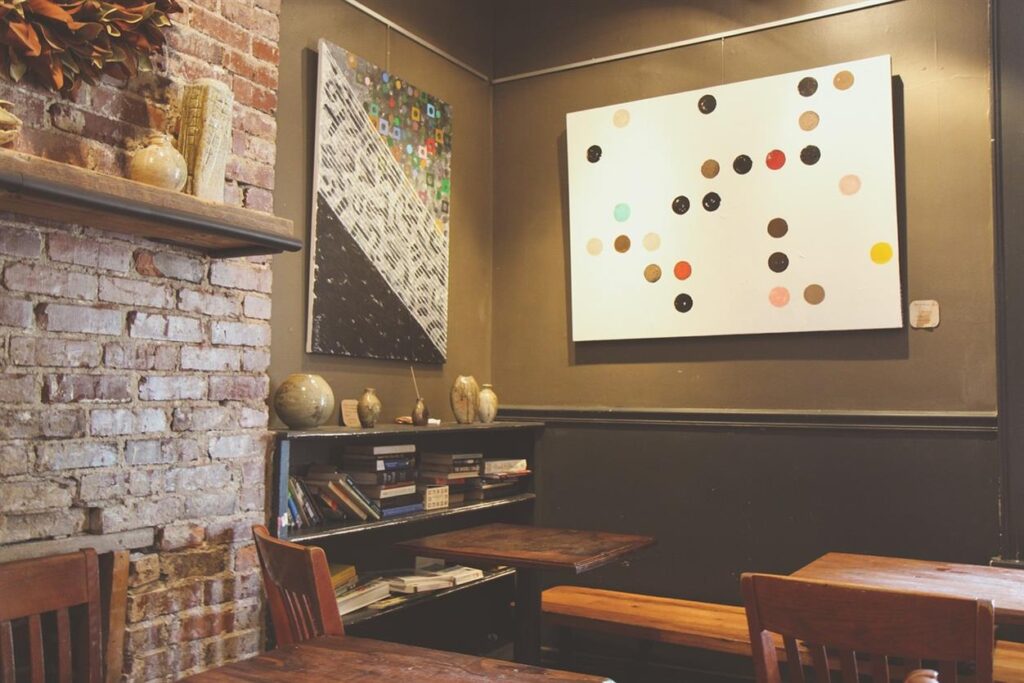 Wenn es darum geht, Ihrem Bauprojekt den letzten Schliff zu verleihen, ist HEXIM die erste Wahl für Gebäudedekorationslösungen. Egal, ob Sie sich in der Endphase des Baus befinden oder einfach nur Ihren vorhandenen Raum auffrischen möchten, HEXIM bietet eine umfassende Palette hochwertiger Produkte, die jeden Raum in ein Meisterwerk verwandeln. Von eleganten Stuckleisten bis hin zu modernen 3D-Paneelen bietet HEXIM alles, was Sie brauchen, um Ihre Designvision zum Leben zu erwecken.