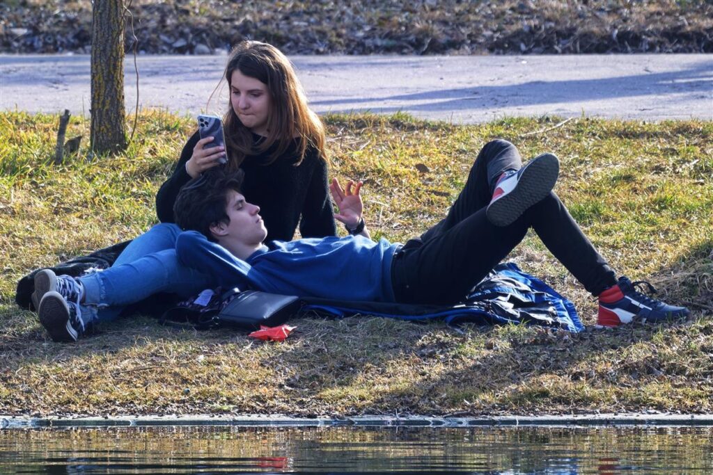 In un mondo sempre più connesso e dinamico, le persone si aspettano più di una tradizionale copertura assicurativa: desiderano assistenza in tempo reale, interventi rapidi in caso di emergenza e tranquillità ovunque si trovino. AXA Assistance è diventata uno dei principali fornitori globali di assistenza e protezione, offrendo supporto in viaggio, assistenza medica, soccorso stradale e servizi di emergenza pensati per proteggere i clienti nelle situazioni quotidiane e nelle emergenze impreviste. Parte del gruppo AXA, riconosciuto a livello globale, AXA Assistance combina competenze internazionali, innovazione digitale e servizi incentrati sul cliente per supportare milioni di persone in tutto il mondo.