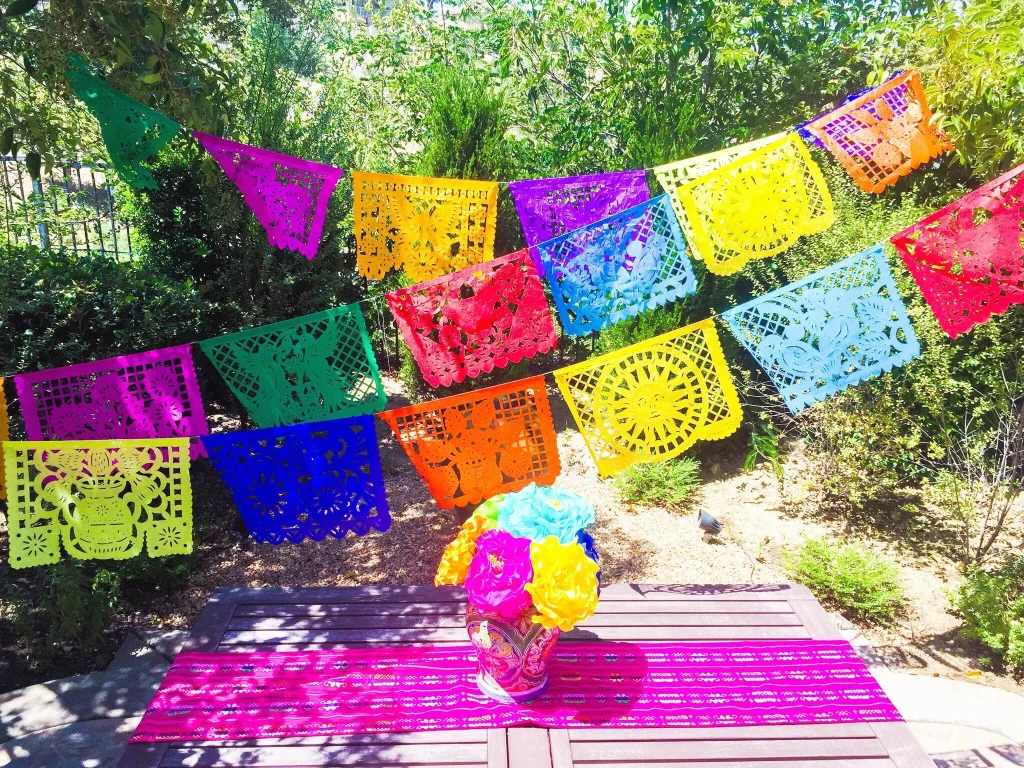 Garland Papel Picado Bunt von ARTEMEX: Mexikanische Tradition in Perfektion