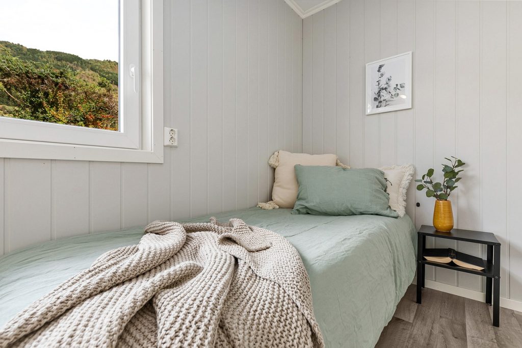 In the quest for better sleep and overall wellness, many of us overlook a crucial factor: the environmental impact of the products we use. As we become more conscious of how our daily choices affect the planet, the demand for eco-friendly products has surged. Zonli, a brand committed to sustainability, is leading the charge in offering sleep solutions that are as good for the Earth as they are for your well-being. When it comes to getting a good night’s sleep, comfort is key. However, in today’s world, it’s no longer enough to simply choose products that help us rest—we also want to ensure that these products are made responsibly. Zonli’s eco-conscious sleep solutions allow you to sleep peacefully, knowing that you’re making a positive impact on the environment.