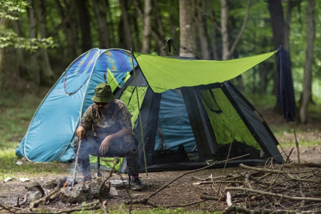 Vom Zelt zum Trail: ECTIVEs Essentials für den modernen Camper In der heutigen schnelllebigen Welt wächst der Wunsch, in die Natur zu entfliehen, sich von der digitalen Landschaft abzukoppeln und sich wieder mit der freien Natur zu verbinden. Egal, ob Sie ein erfahrener Entdecker oder ein Wochenendabenteurer sind, die richtige Ausrüstung kann den entscheidenden Unterschied für ein reibungsloses, angenehmes Campingerlebnis ausmachen. ECTIVE, eine Marke, die sich als Pionier in Sachen Abenteuerausrüstung etabliert hat, versteht die Bedürfnisse des modernen Campers. Von vielseitigen Zelten bis hin zu kompakten Kochgeräten bietet ECTIVE eine sorgfältig zusammengestellte Produktpalette, die jeden Aspekt des Campingerlebnisses verbessern soll. In diesem Artikel erkunden wir die wichtigsten Produkte von ECTIVE, die jeder moderne Camper einpacken sollte – vom Zelt, in dem Sie schlafen, bis hin zu den Werkzeugen, die Ihnen helfen, auf dem Trail erfolgreich zu sein.