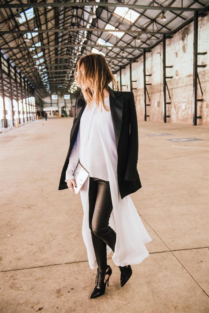 In an industry often criticized for its environmental impact, OMNES is redefining what it means to be a fashion brand in the 21st century. With a commitment to sustainability and a keen eye for style, OMNES is leading the charge in the movement toward eco-friendly fashion that doesn’t compromise on design or quality. For the conscious consumer who values both fashion and the planet, OMNES offers a refreshing alternative that blends trend-driven aesthetics with responsible production practices.