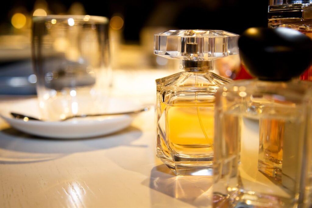 50 ml: A Milanese Journey into the World of Artistic Perfumery and E-Commerce Innovation Nestled in the heart of Milan, 50 ml is not just a retail brand—it’s a testament to the harmonious blend of art, innovation, and entrepreneurial spirit. Founded in 2013 by Milanese brothers Fabio and Matteo, 50 ml has grown from a modest online venture to a beloved name in the world of niche perfumery and cosmetics, carving a unique space in the competitive world of e-commerce and boutique retail.