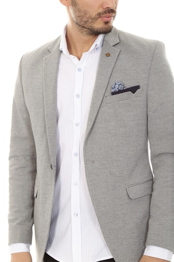 Nel mondo frenetico di oggi, dove le tendenze della moda evolvono rapidamente, distinguersi con il proprio stile personale è più importante che mai. MyCamicia, un marchio italiano che si vanta di artigianato di qualità e sartoria su misura, è emerso come un faro per coloro che cercano eleganza, comfort e individualità. Specializzata in camicie su misura, MyCamicia offre a uomini e donne la possibilità di ridefinire il proprio guardaroba con camicie realizzate appositamente per loro, per ogni occasione.