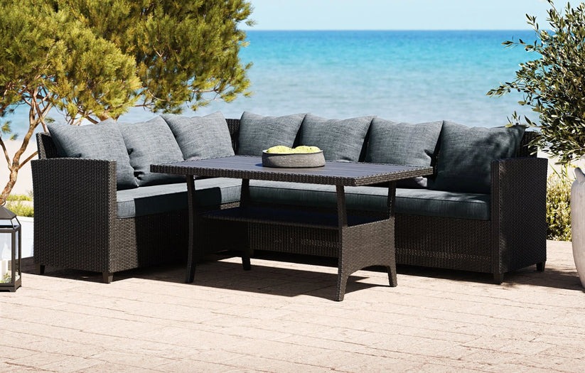 Outdoor Bliss Begins Here: The Rattan Sofa Sets Turning Gardens Into Getaways