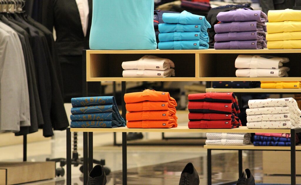 Von der Fototasse bis zum Hoodie: Shirttuning erweckt deine Designs zum Leben In der Welt der personalisierten Mode und Geschenke stechen nur wenige Marken so hervor wie Shirttuning, ein in Deutschland ansässiges Unternehmen, das sich der Umsetzung Ihrer kreativen Ideen in hochwertige, individuelle Produkte verschrieben hat. Ob ein geliebtes Foto auf einer Tasse oder eine auffällige Grafik auf einem Kapuzenpullover – mit Shirttuning können Sie Ihre Designs mit Präzision und Stil zum Leben erwecken.