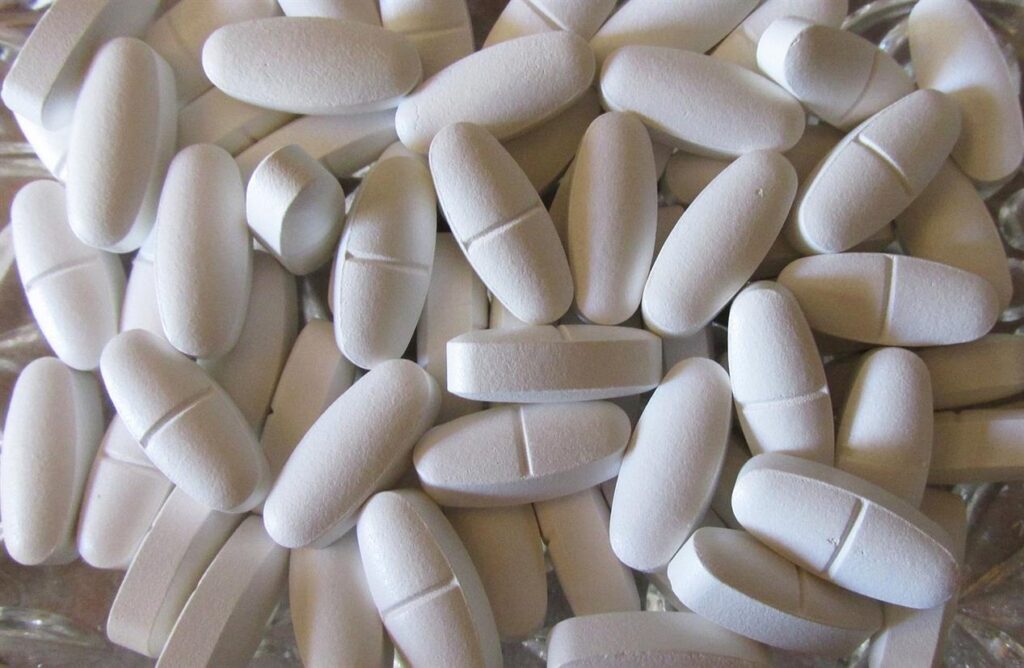 I 5 prodotti salutistici indispensabili secondo Tuttofarma: una guida al benessere a portata di mano Nel mondo frenetico in cui viviamo, il mantenimento di una salute ottimale spesso richiede molto più che semplici visite mediche ed esercizio fisico. Con l’avvento delle farmacie online, prendersi cura del proprio benessere è diventato più facile che mai. Tuttosfarma, una piattaforma online leader di salute e benessere, è in prima linea in questa rivoluzione, offrendo un'ampia gamma di prodotti che soddisfano qualsiasi cosa, dalle esigenze di salute di base agli obiettivi di benessere specifici. Che tu stia cercando di potenziare il tuo sistema immunitario, migliorare la tua pelle o trovare sollievo dai cibi comuni, Tuttosfarma ha qualcosa per te. In questo articolo abbiamo raccolto i 5 migliori prodotti sanitari indispensabili di Tuttofarma che possono aiutarti a mantenere uno stile di vita equilibrato e sano, consegnati direttamente a casa tua. Questi prodotti non sono solo di alta qualità, ma sono anche progettati per rendere il benessere più accessibile e conveniente, con particolare attenzione sia alla prevenzione che alla cura di sé. Immergiamoci in questi prodotti essenziali per la salute che diventeranno sicuramente punti fermi nella tua routine quotidiana.
