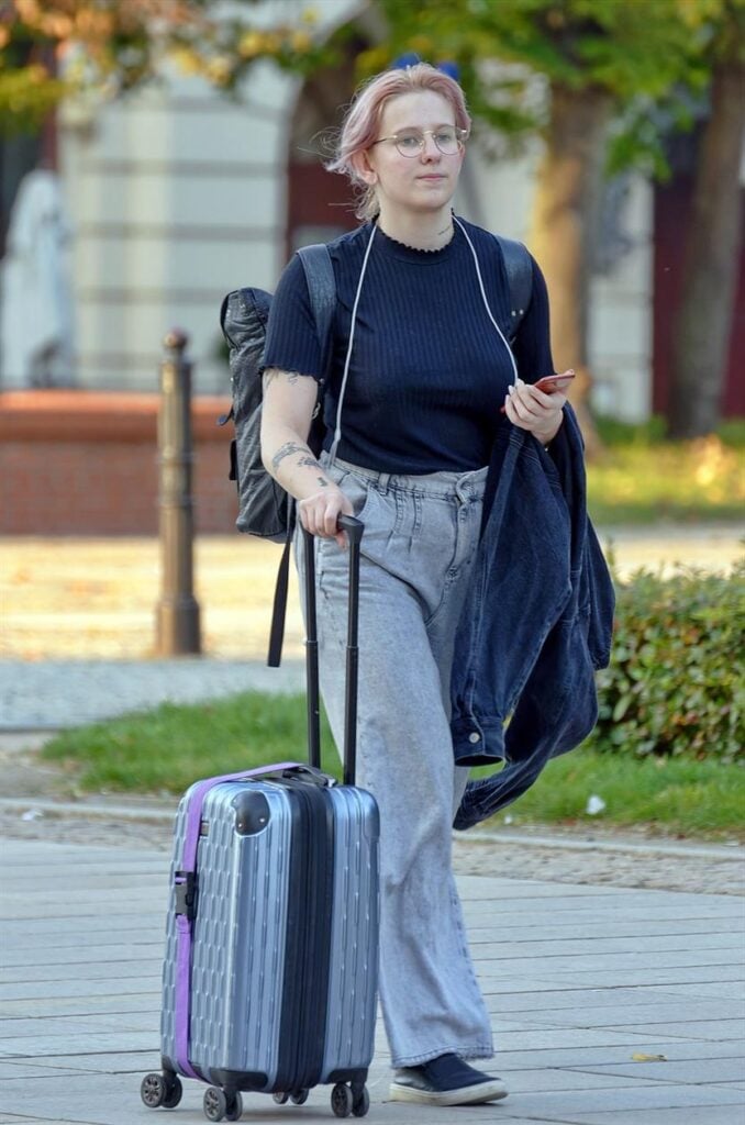 En el pintoresco pueblo de El Albir, Alicante, nació un pequeño sueño en 1994. Dos jóvenes, llenos de pasión y ambición, se propusieron crear algo especial. Este sueño dio origen a Greenwich, una marca que desde entonces ha crecido desde sus modestos comienzos hasta convertirse en un modelo de éxito empresarial. El viaje de Greenwich es un testimonio del poder de la dedicación, el trabajo duro y un compromiso inquebrantable con la excelencia.