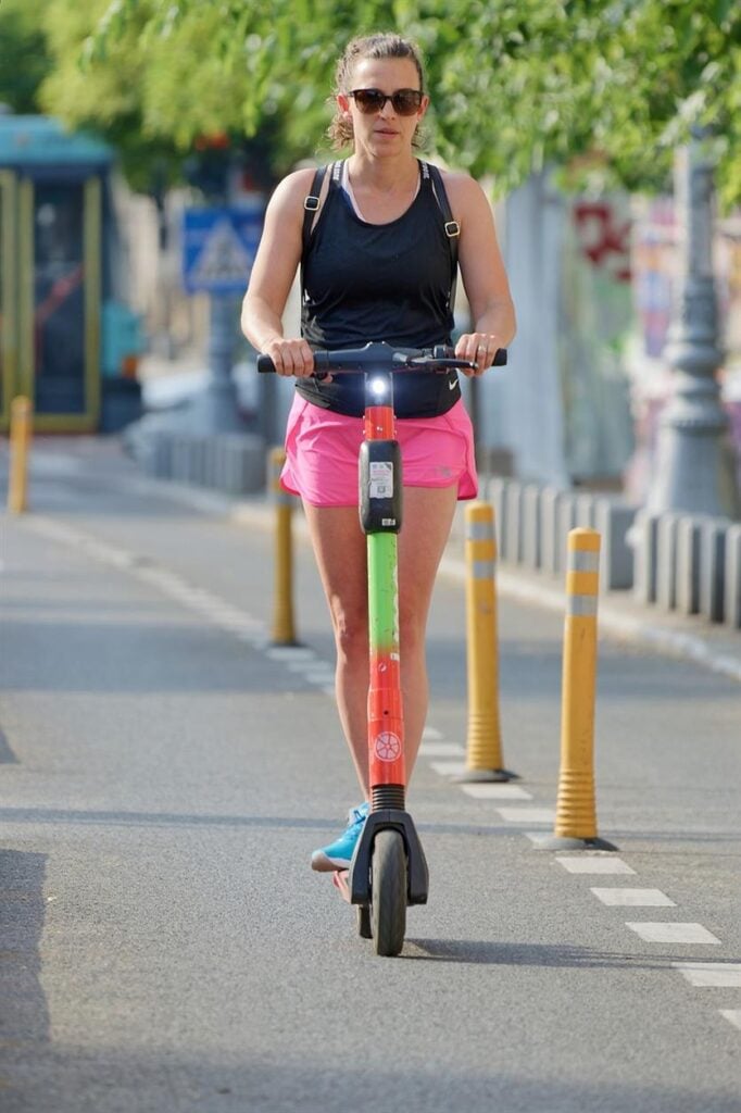 Révolutionner la mobilité urbaine : comment Isinwheel ouvre la voie à des solutions de transport durables Au cœur de la France, où les rues sont chargées d'histoire et où le rythme de vie s'accélère, un nouvel acteur fait des progrès significatifs dans la mobilité urbaine. Isinwheel, une marque française d'avant-garde, est à l'avant-garde de la transformation de la façon dont les gens se déplacent dans les paysages urbains, en plaidant pour des solutions de transport durables et efficaces.